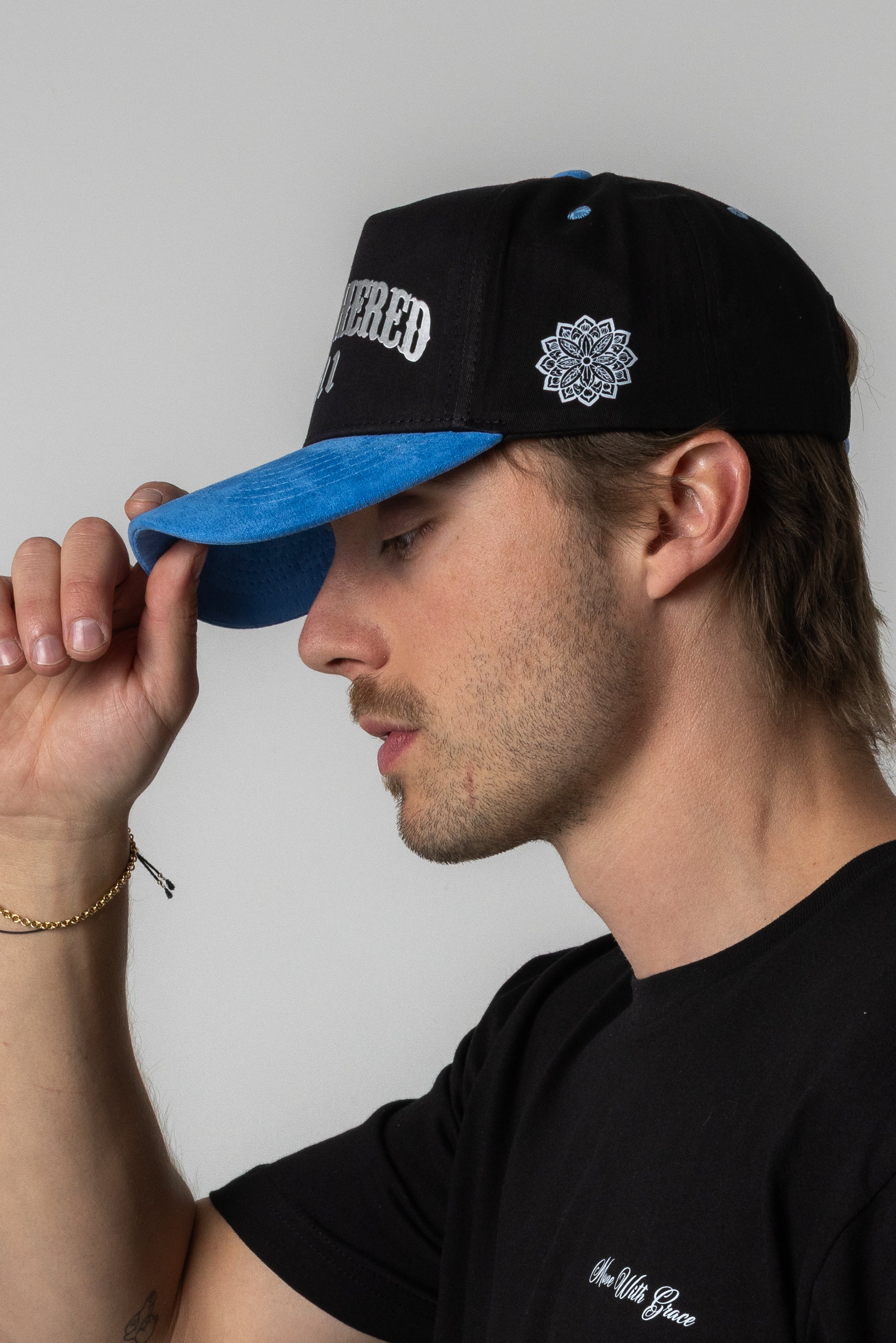 UNBOTHERED SUEDE HAT - BLACK/BLUE