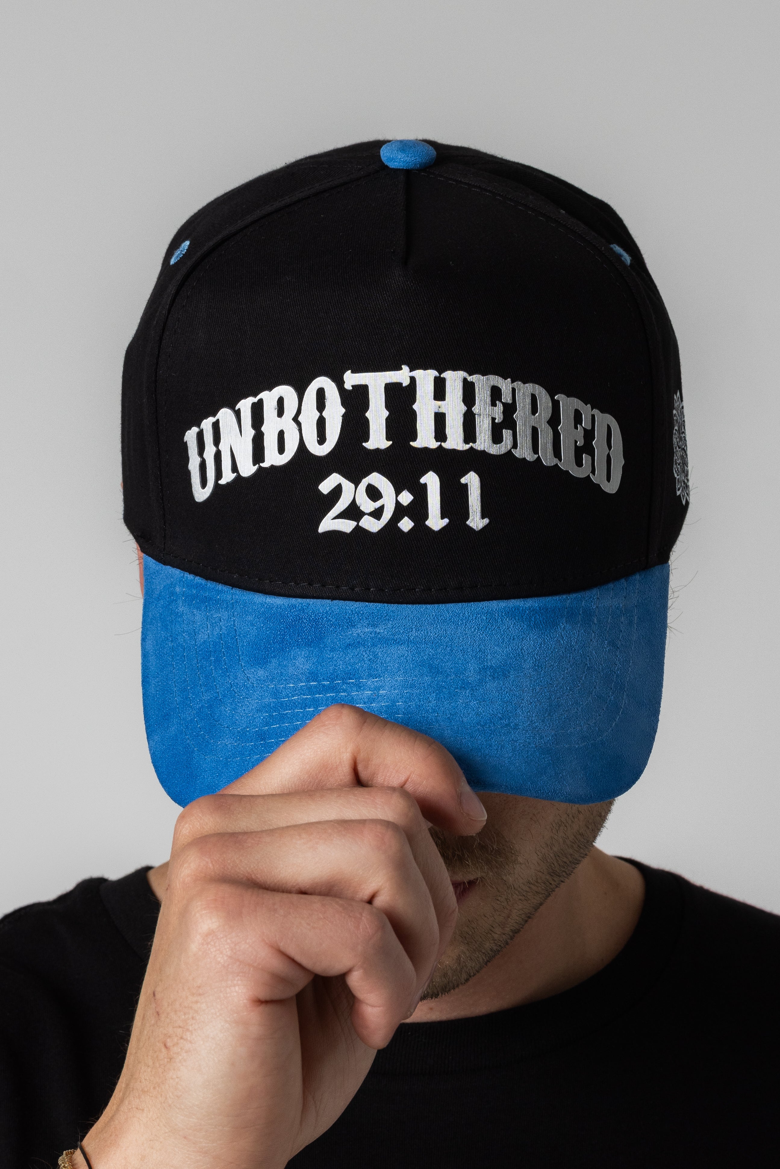 UNBOTHERED SUEDE HAT - BLACK/BLUE
