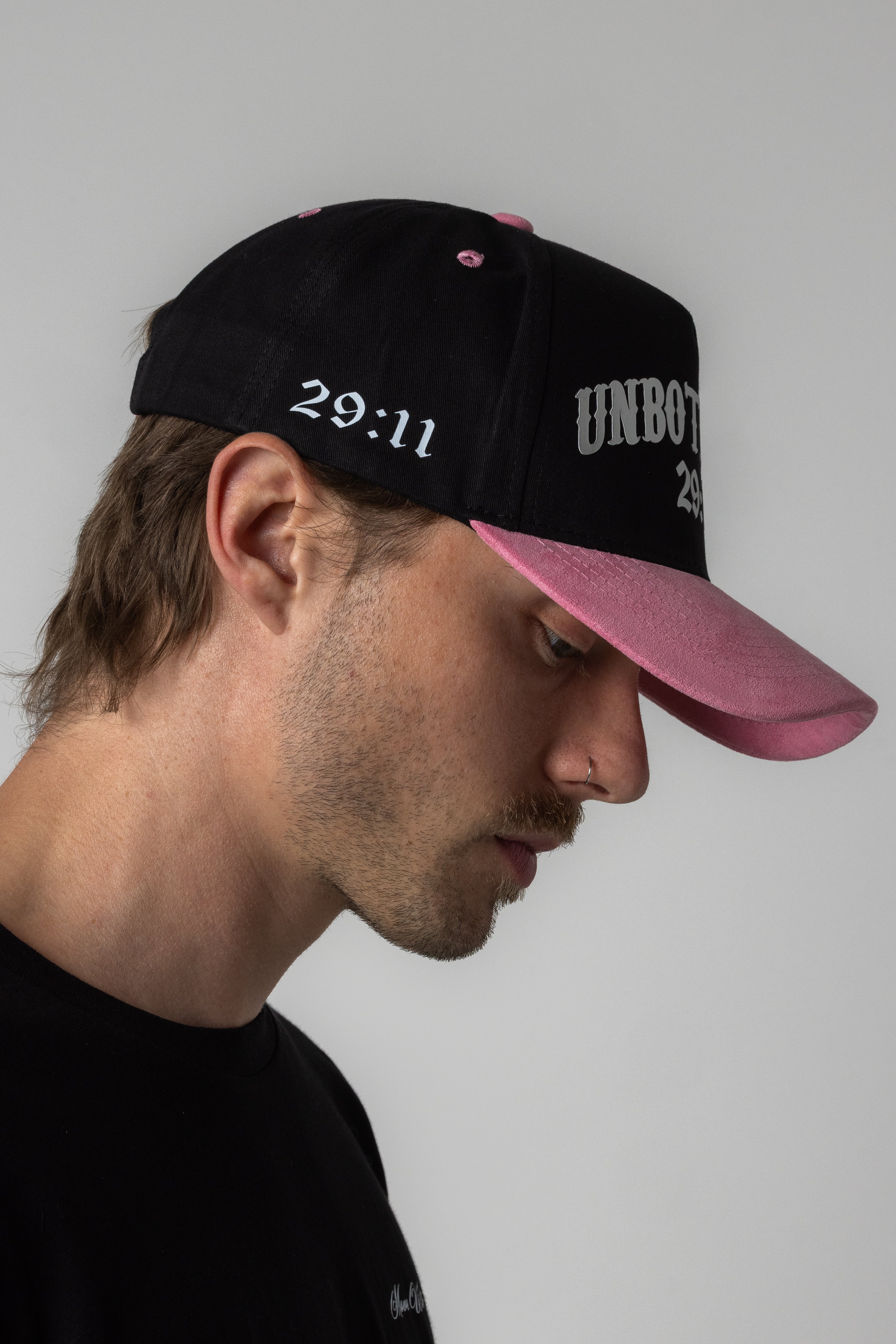 UNBOTHERED SUEDE HAT - BLACK/PINK