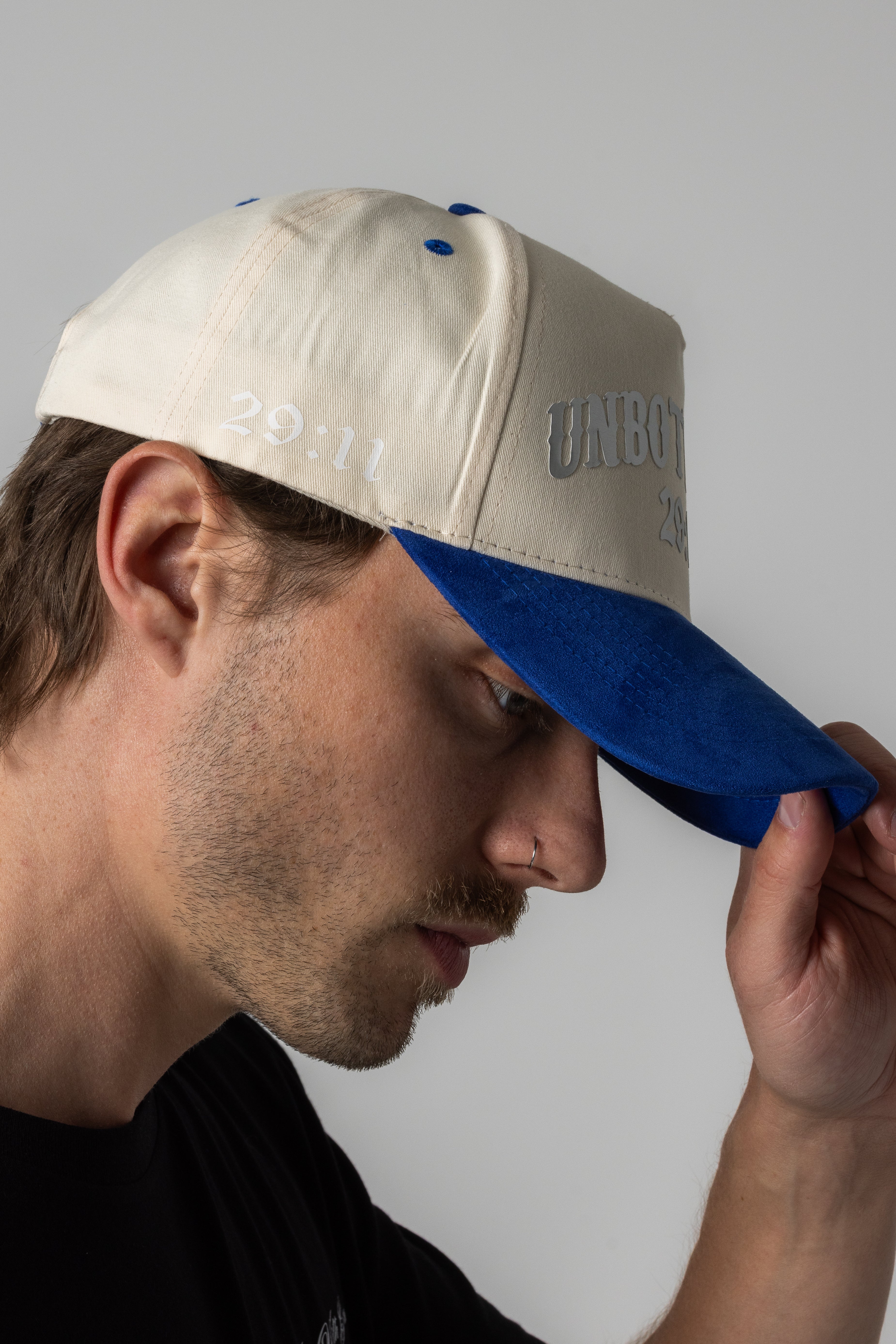 UNBOTHERED SUEDE HAT - OFF WHITE/ROYAL
