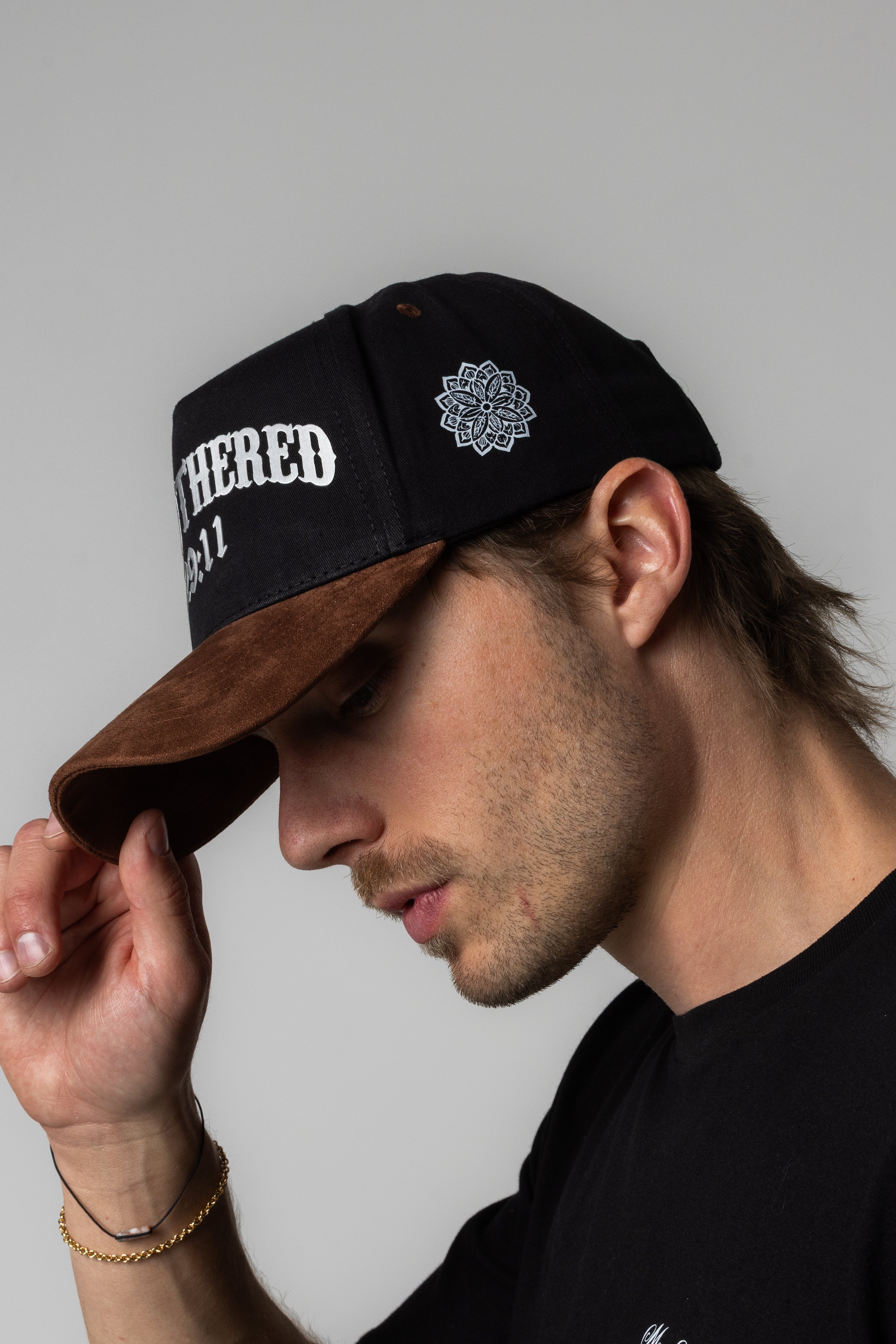 UNBOTHERED SUEDE HAT - BLACK/BROWN