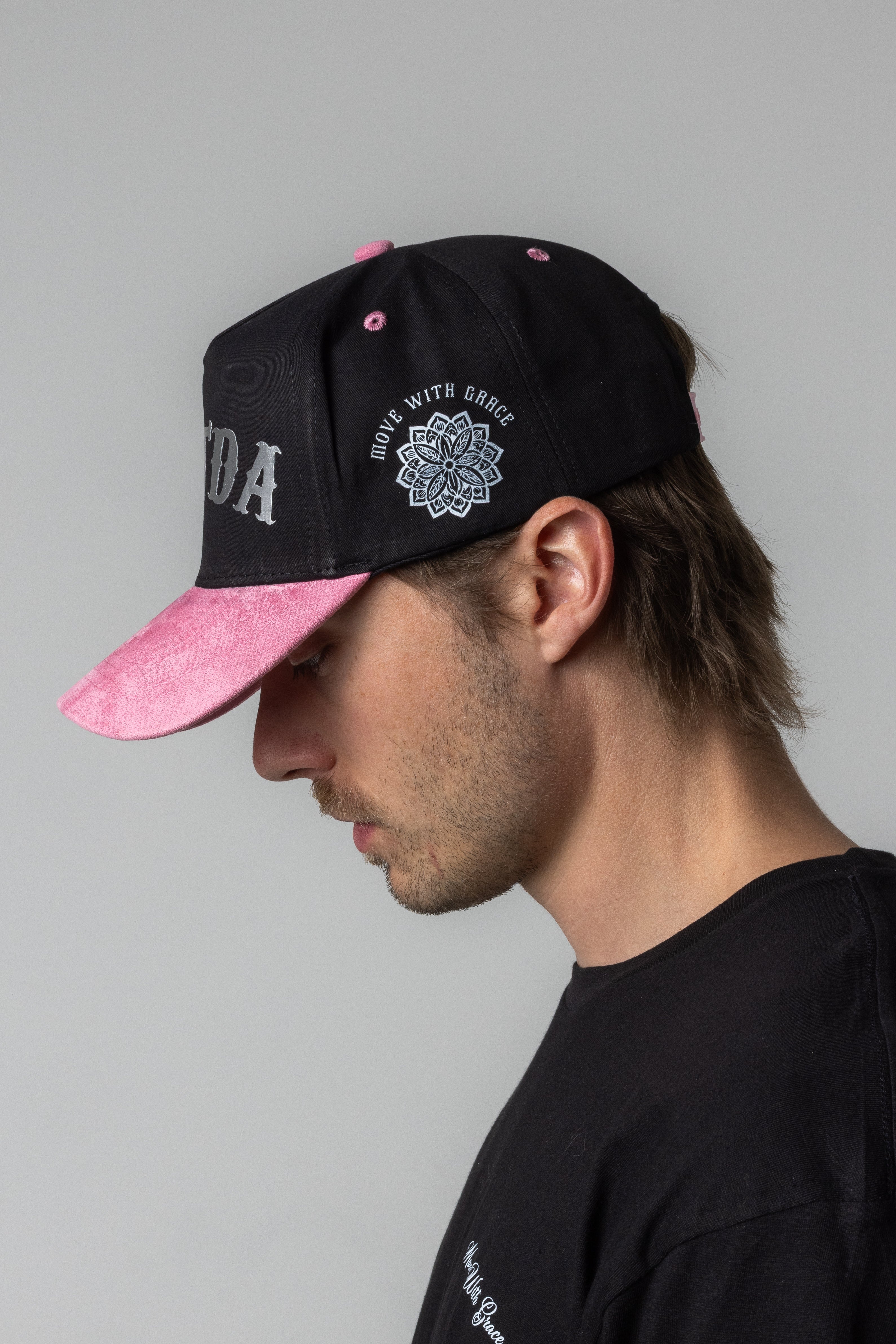 EBIDTA SUEDE HAT - BLACK/PINK