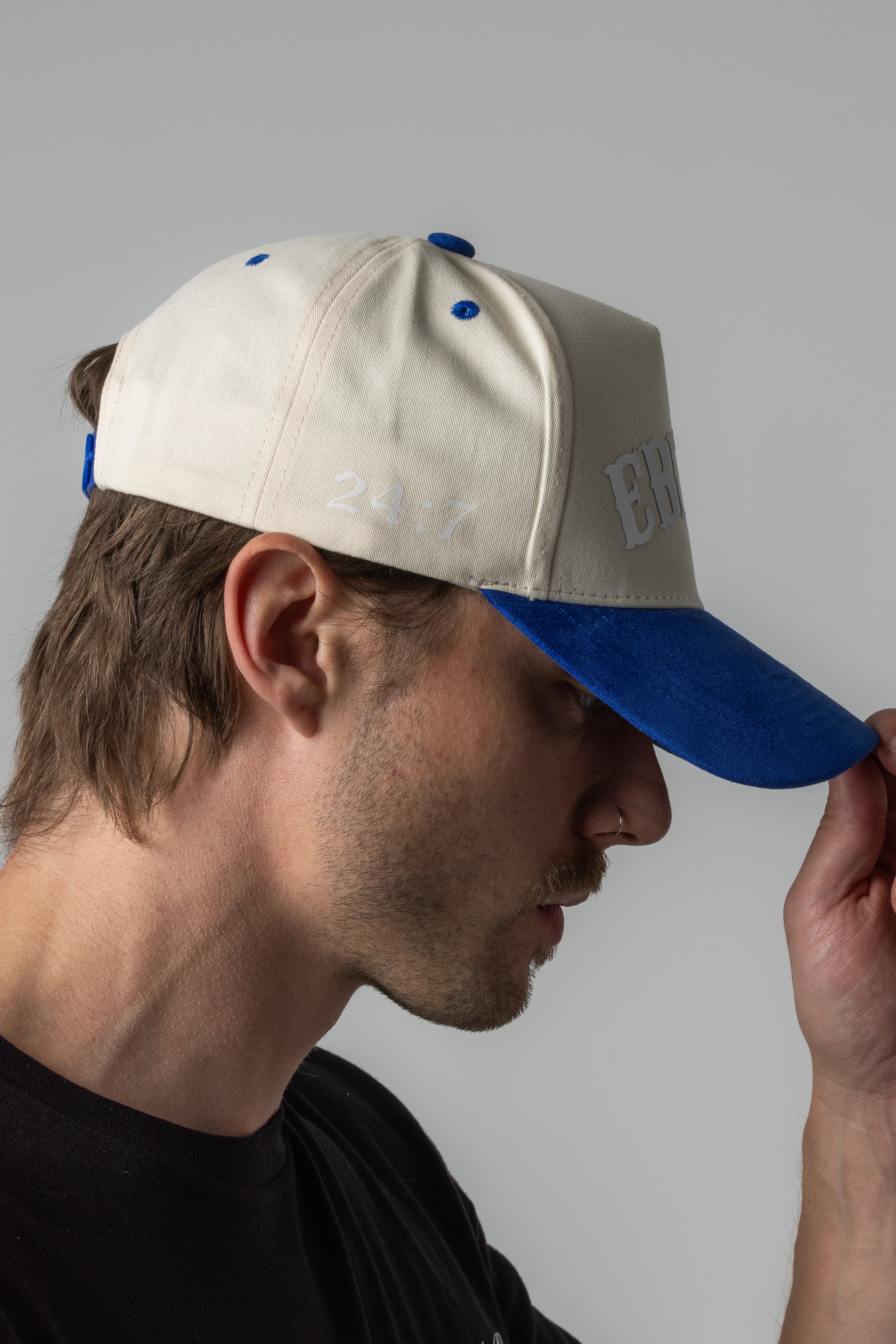 EBIDTA SUEDE HAT - OFF WHITE/ROYAL