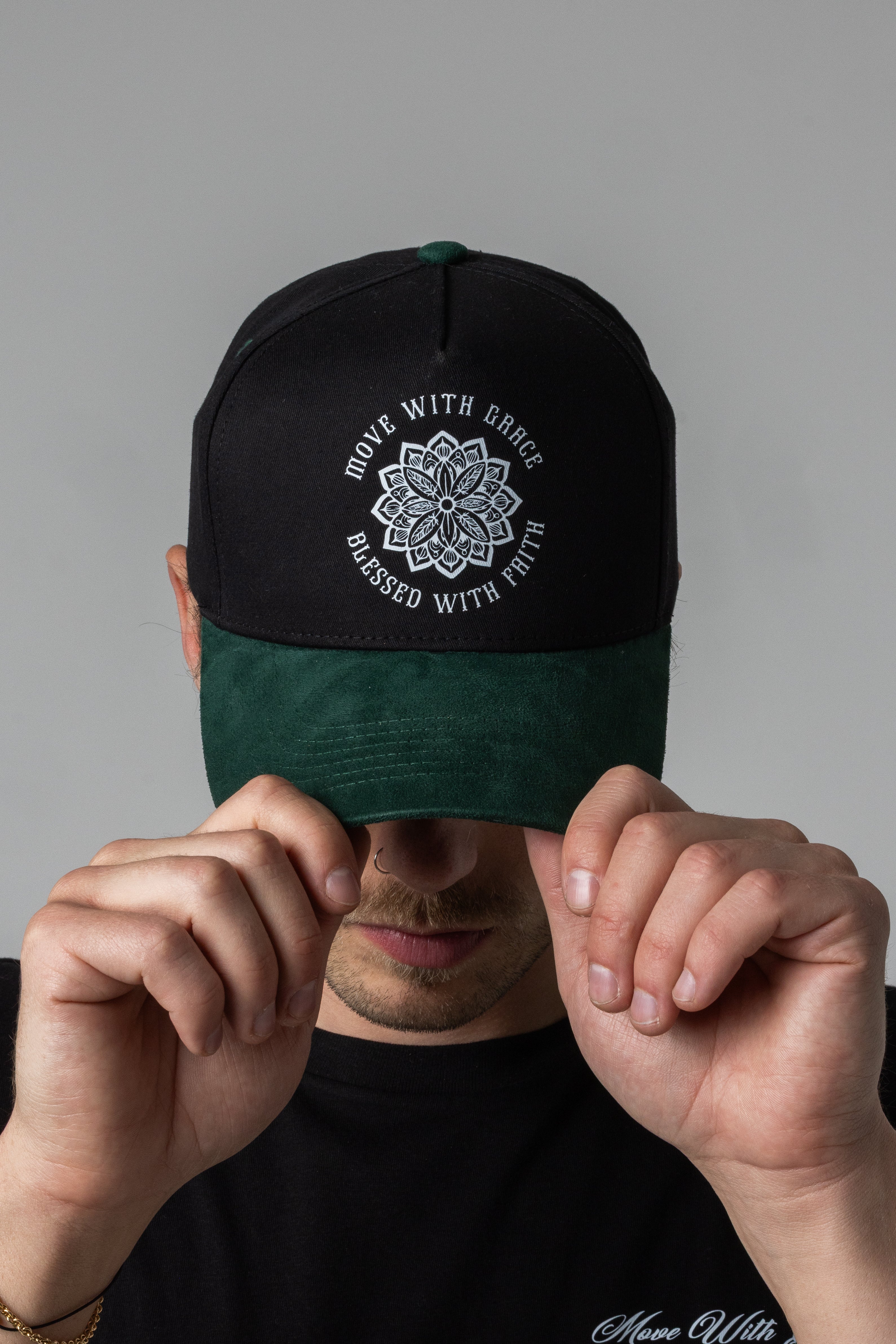 MOVE WITH GRACE SUEDE HAT - BLACK/GREEN
