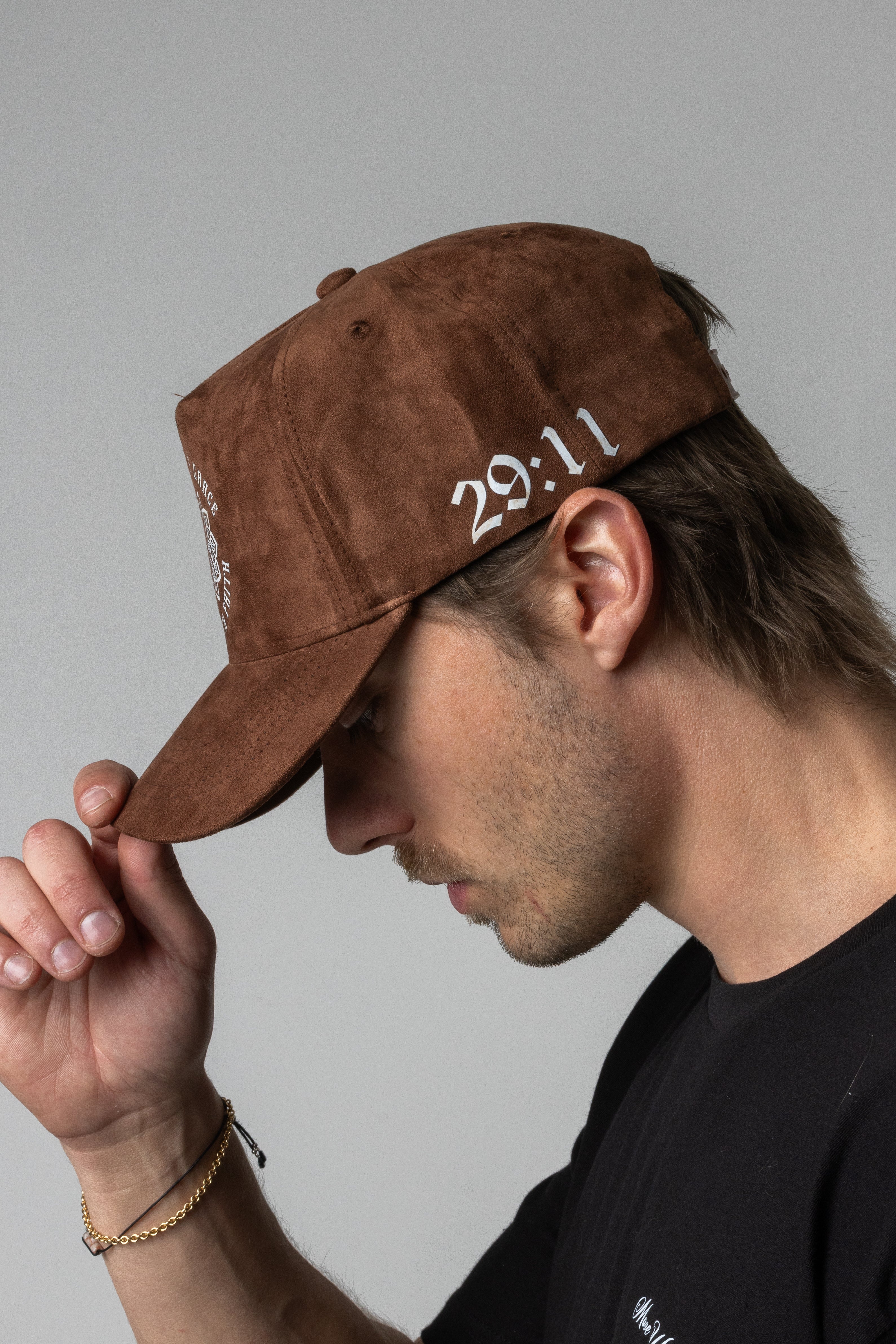 MOVE WITH GRACE SUEDE HAT - BROWN